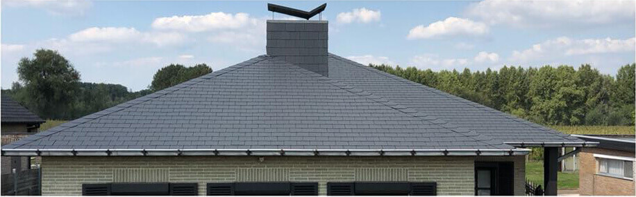 Leien dak gereinigd en afgewerkt met coating door steamforce Aspelare